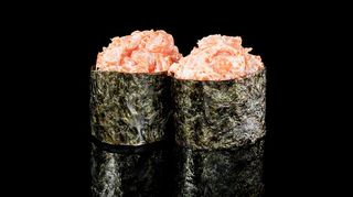 Гункан з лососем