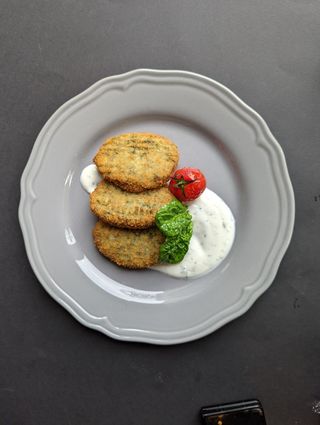 Спаначени кюфтенца с пармезан и млечен сос 250г 