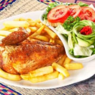 MEDIO Pollo Asado, Patatas Fritas y Ensalada Mixta