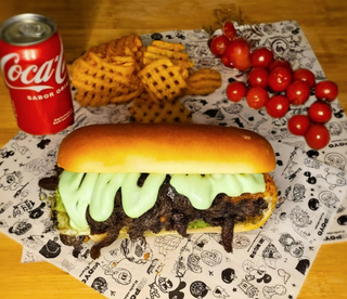 Bocata De Ternera Mechada + Patatas Fritas + Bebida