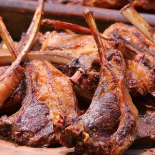 Chuletitas De Cordero Lechal A La Leña