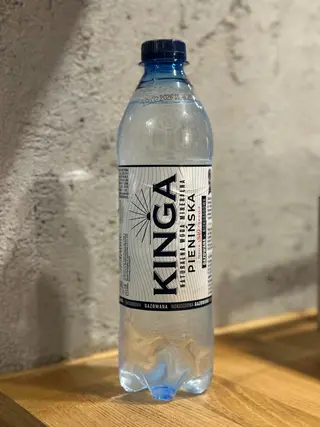 Woda gazowana 0,5l