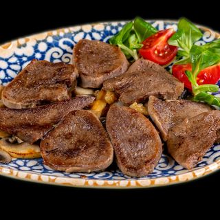 Телешки език в масло и гъбки (200гр)