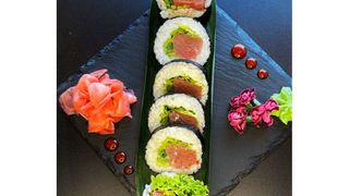 Futomaki tuńczyk błękitnopłetwy  i serek 6 szt