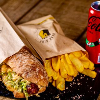 Meniu Chili Kasekrainer Wurstmania Wurstger & cartofi fry'n dip & Coca-Cola