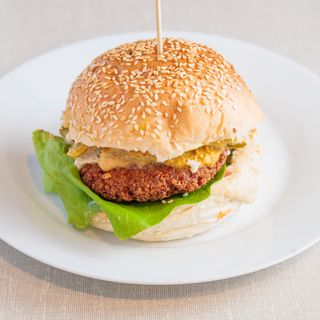 Falafel burger