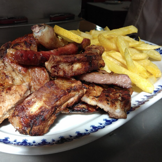 Parrilhada de Carne À Lareira