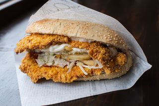 Sandwich snițel de pui + Doza Pepsi