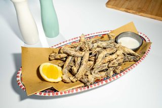 Hamsii prăjite cu mujdei