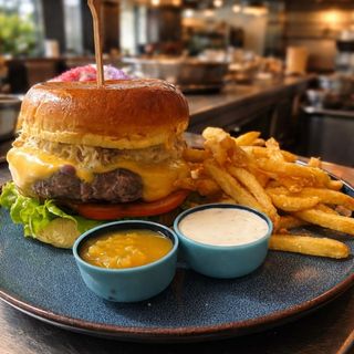 Hamburguesa La Bumanguesa