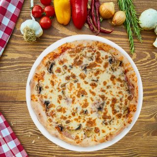 Pizza Prosciutto e Funghi