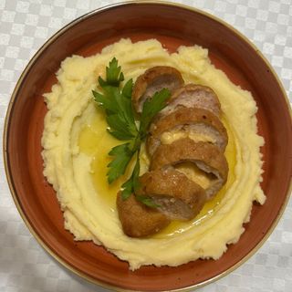 Куриные котлеты с сыром ( гарнир пюре)