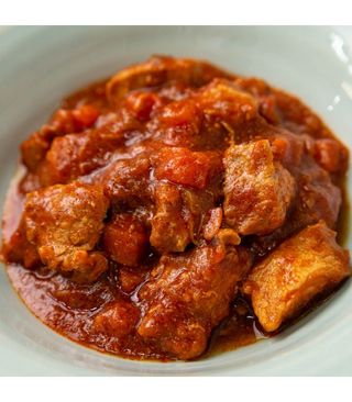 Carne con tomate