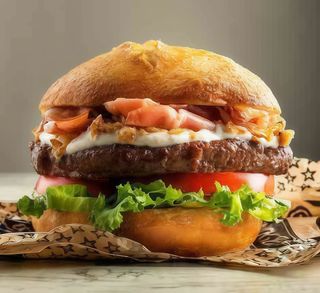 Hamburguesa Premium Montañesa Con Patatas Caseras