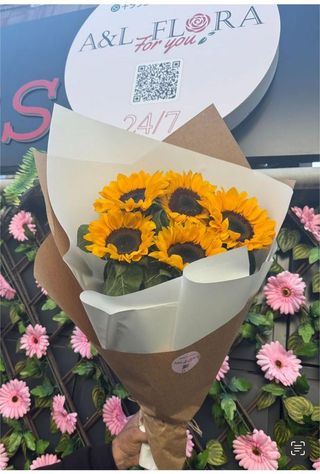 პიონის სტილის სპრეი ვარდები