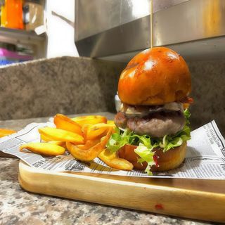 Hamburguesa Infantil Con Patatas Fritas