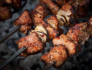 Brochettes d'agneau grillées