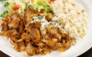 Plato De Kebab Con Arroz