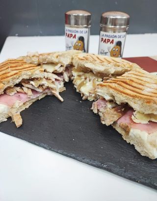 Camperos con queso camembert 
