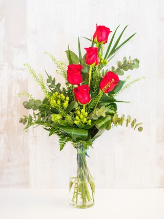 5 Rosas Rojas Con Jarrón