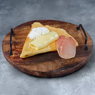 Slane palačinke sa pečenicom