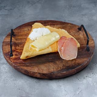 Slane palačinke sa pečenicom