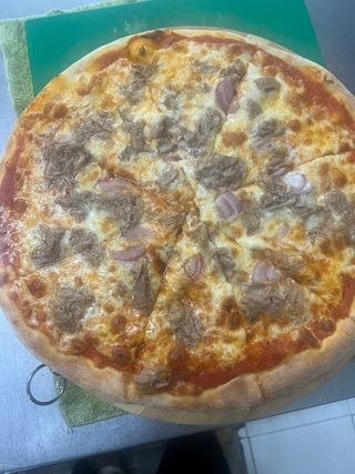 Pizza Al Tonno (30 Cm.)