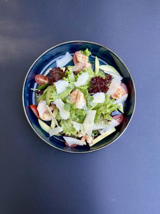 Salata cu creveți și avocado