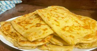 Msemen con miel y mantequilla