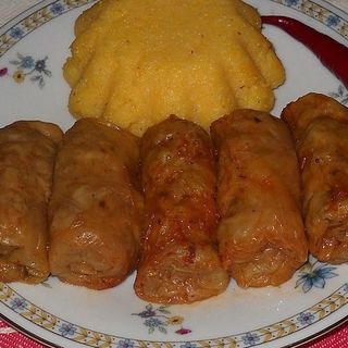 Sarmalute cu carne si mamaliguta 450 g
