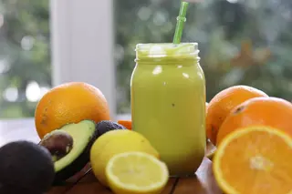 Zumo Natural De Naranja Y Aguacate