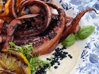 Щупальця кальмара гриль