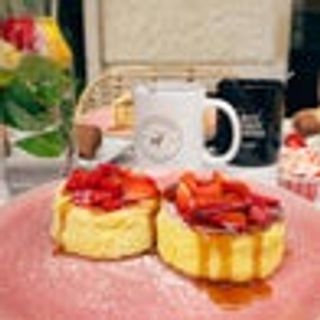 Fluffy pancake fragole e sciroppo d'acero