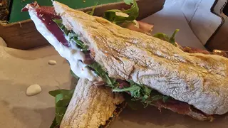 Bocadillo De Cecina De León Y Stracciatella