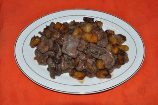 137. Телешко с картофи (600г)