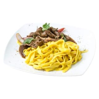 Fetuccini A La Huancaína Con Lomo Saltado