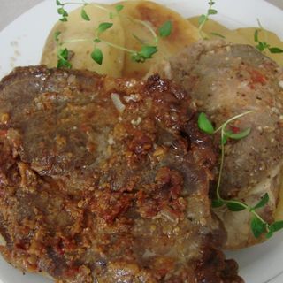 Pieczeń wieprzowa w sosie, ziemniaki ,surowka ,zupa dnia gratis