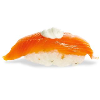 Nigiri salmón y queso cremoso (1 pieza)