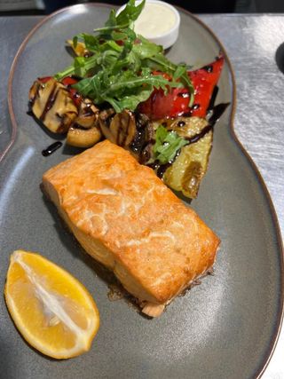 Salmon fillet with grilled vegetables