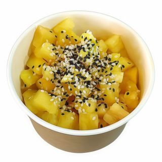 BOWL DE MANGO Y PIÑA CON SEMILLAS DE SÉSAMO