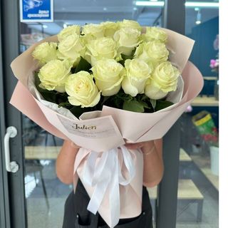 15 білих троянд "Mondial"