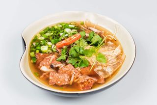 Phö chay wegańskie z sojowiną