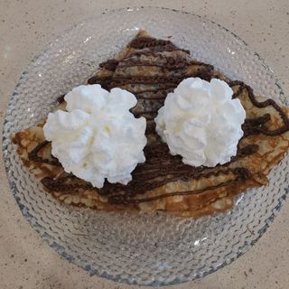 Crepe Con Sirope Y Nata Montada