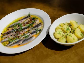 Тюлька власного посолу з картоплею (290g)