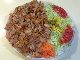 Plato Kebab Carne Y Ensalada