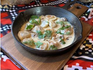 Пельмені смажені з грибами у вершковому соусі (300g)