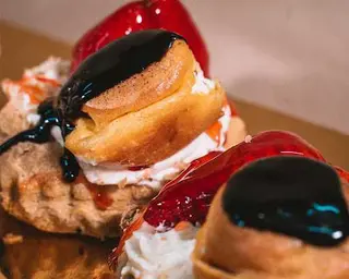Tarte Morangos e Profiteroles