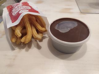 12 churros + chocolate (500 ml.)