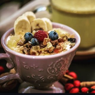 Iaurt grecesc cu fructe confiate