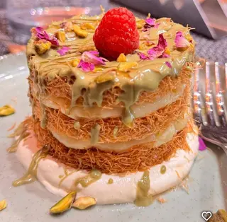 Mille feuilles konafa à la crème de pistache